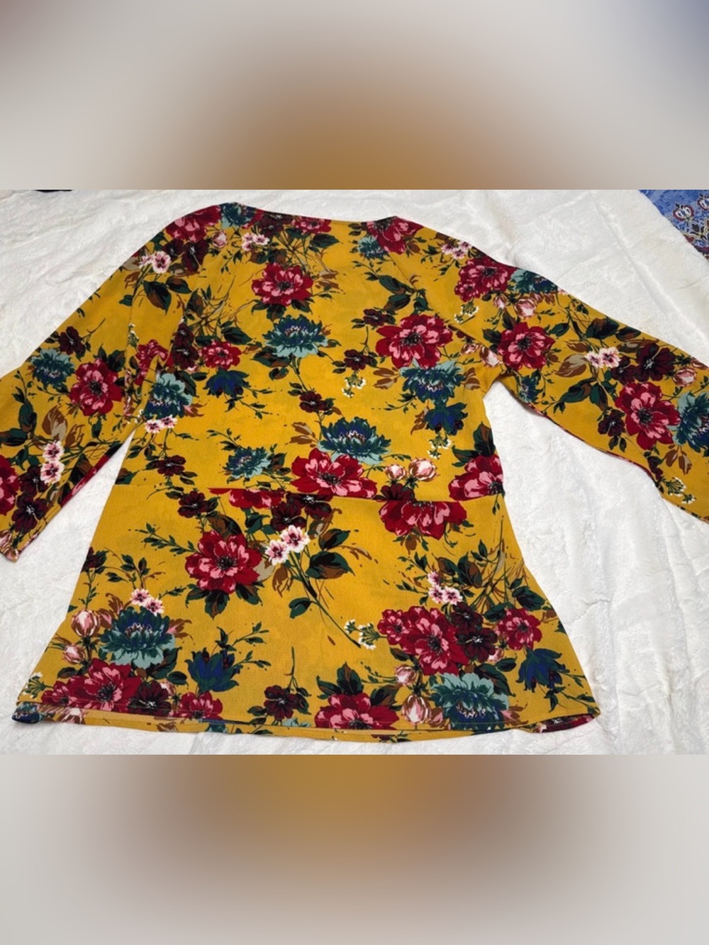 Lee vibrant yellow with floral print 3/4 sleeve blouse Size US XL.